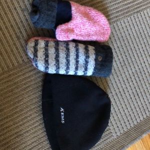 Women’s EMS hat and wool mittens